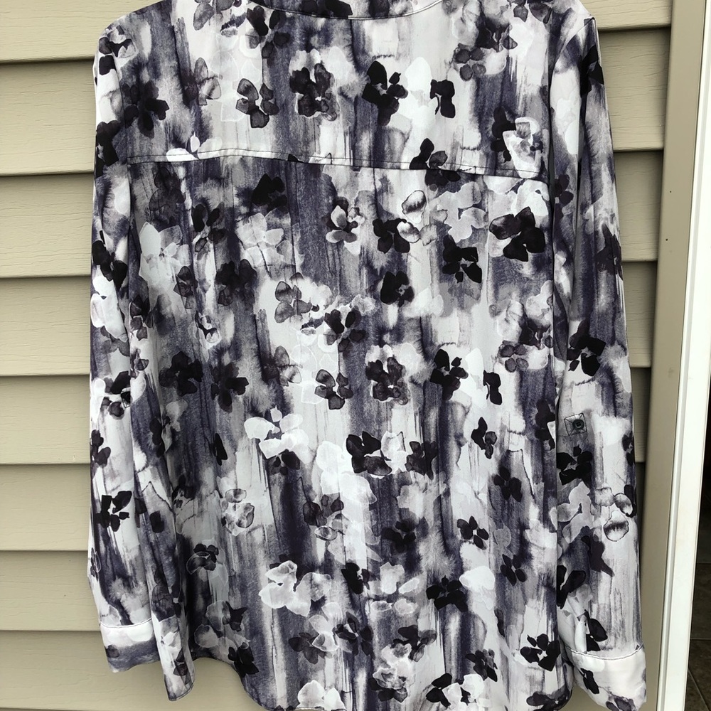 Simply Vera Vera Wang Flower Pattern White and Plum Blouse - Sz L